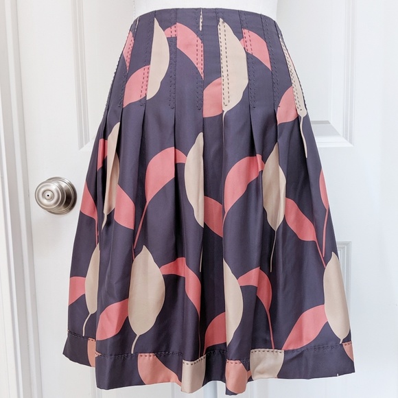 Club Monaco Dresses & Skirts - Club Monaco silk leaf print pleated a-line skirt